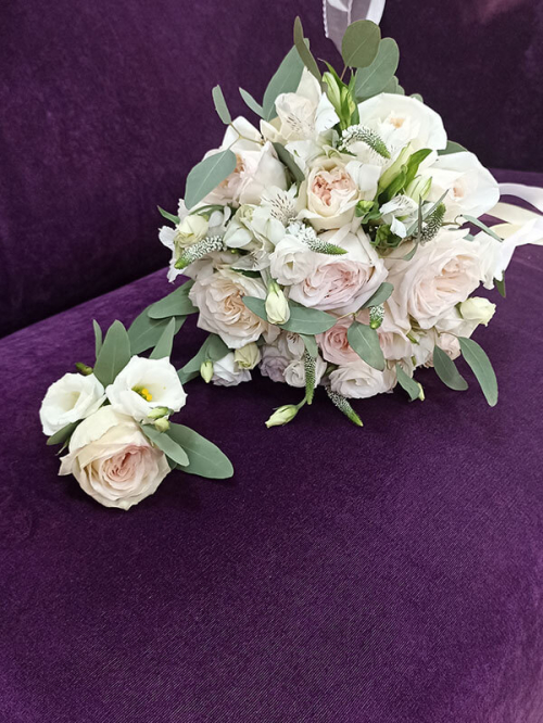 Свадебный букет из нежных роз