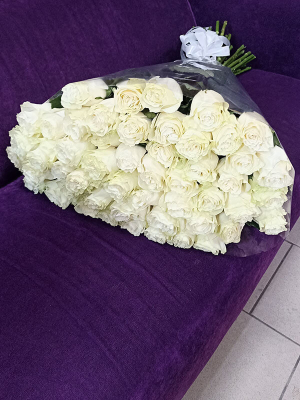 Букет из 51 длинной белой  розы