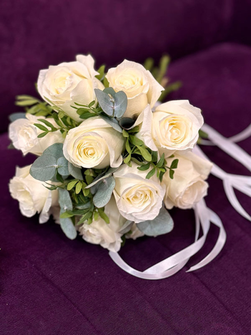 Букет невесты белые розы